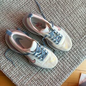 Nike invincible 3, woman’s road running shoes, style FJ7727-161, size 8